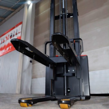 Самоходный Штабелер OXLIFT AX12 2500 мм 1200 кг-8